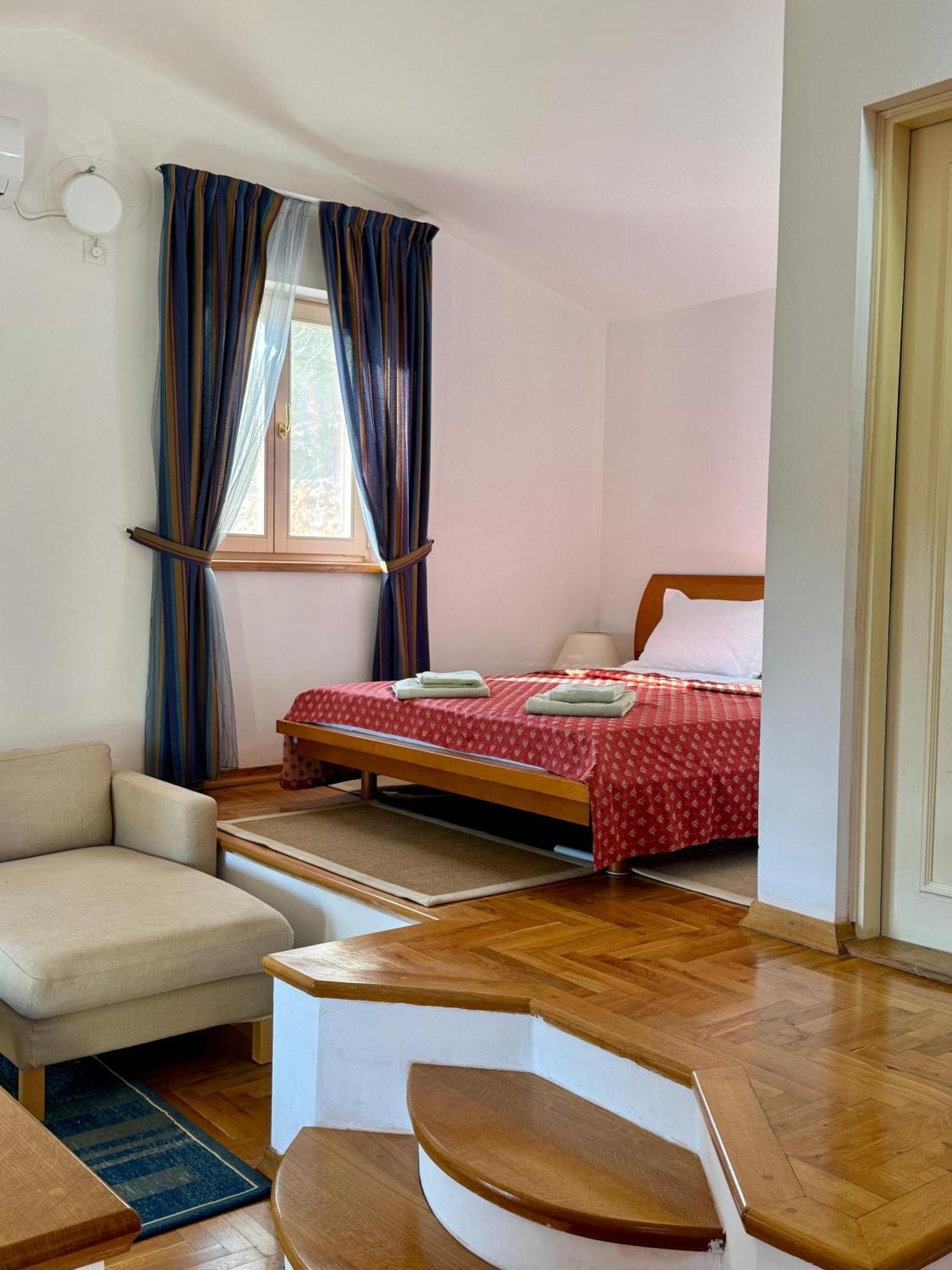 Villa Rava Hotel & Restaurant Buitenkant foto