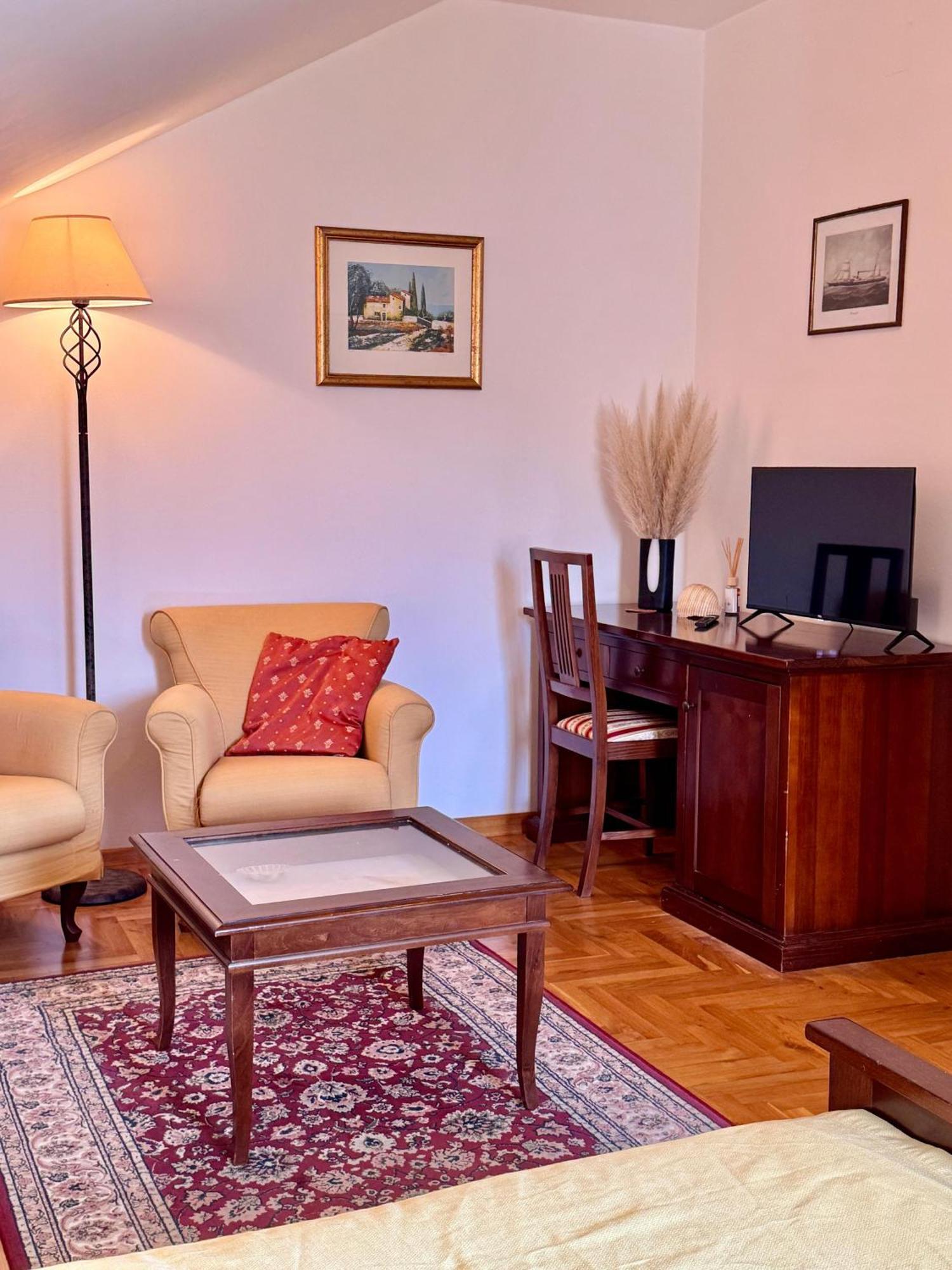 Villa Rava Hotel & Restaurant Buitenkant foto