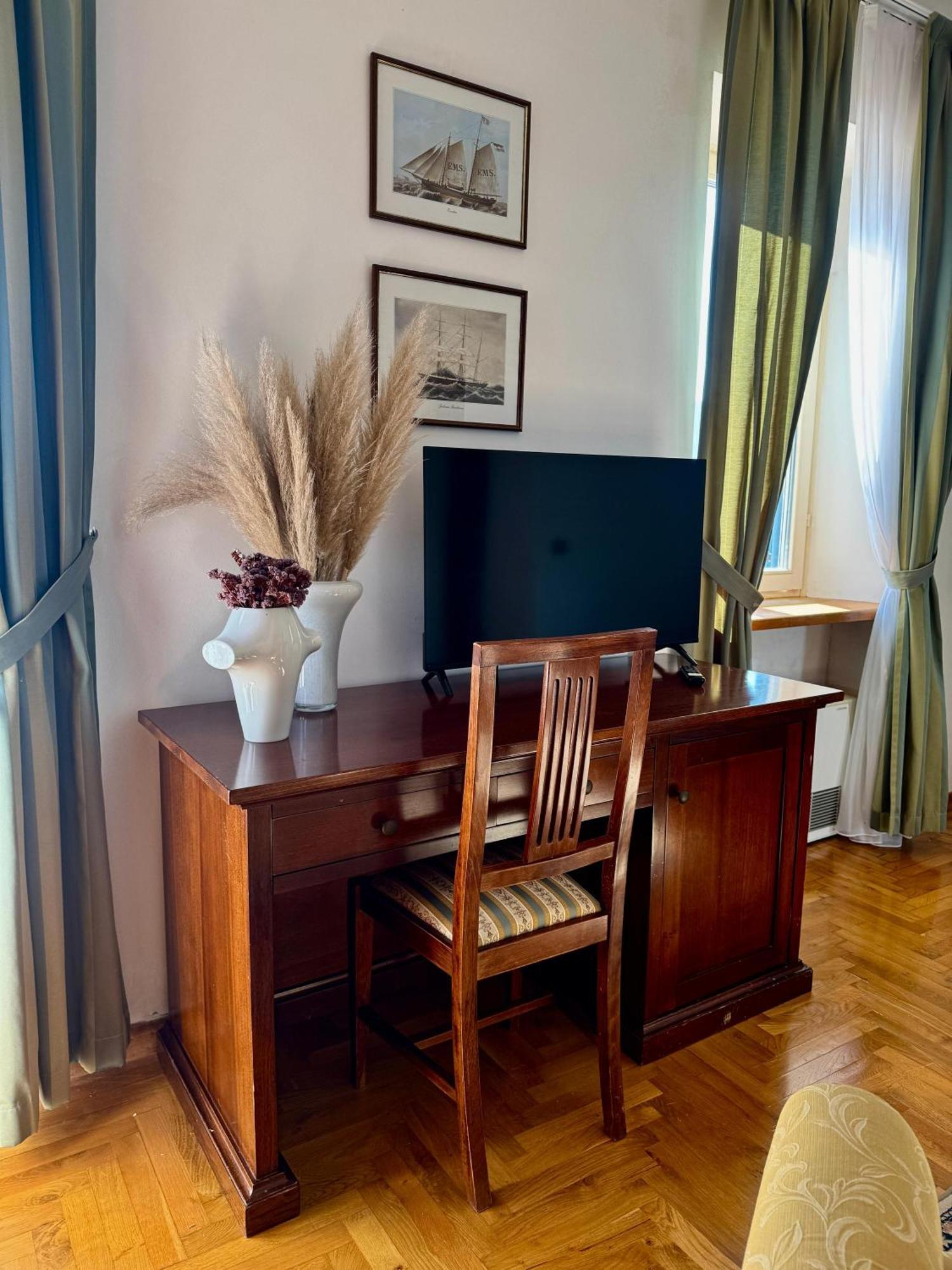 Villa Rava Hotel & Restaurant Buitenkant foto
