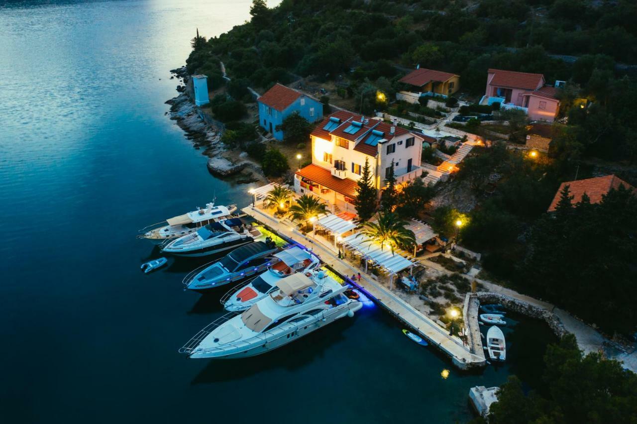 Villa Rava Hotel & Restaurant Buitenkant foto