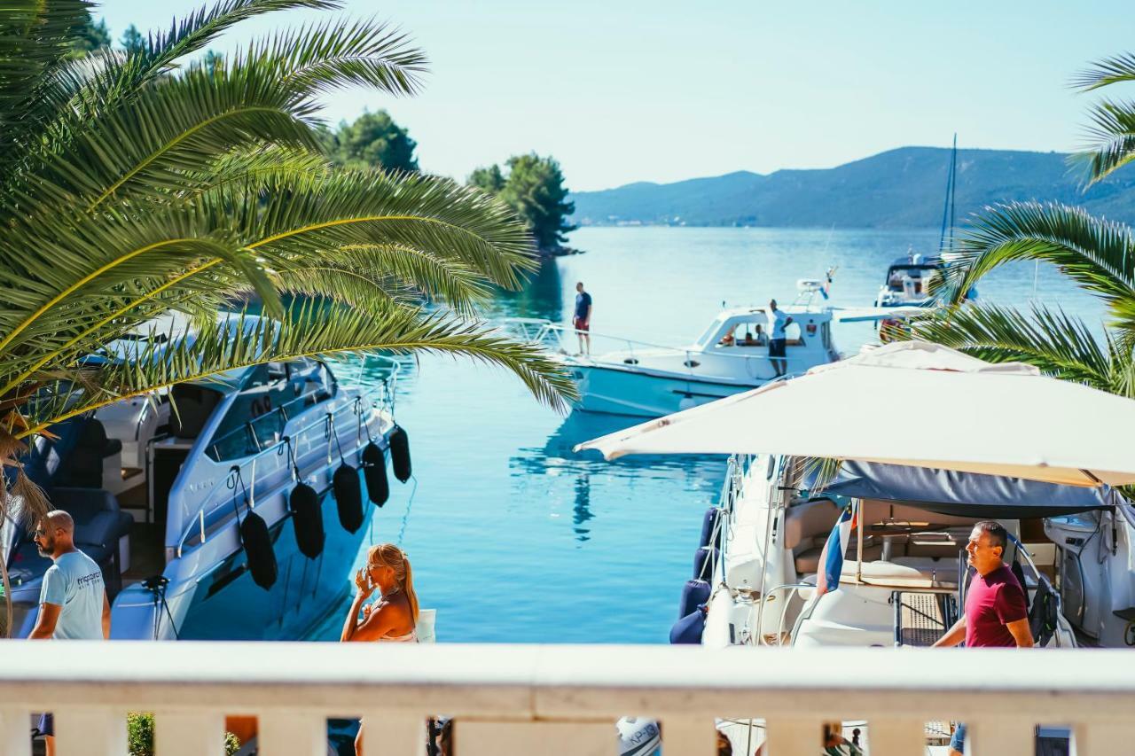Villa Rava Hotel & Restaurant Buitenkant foto